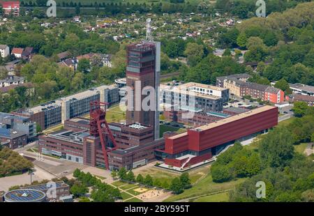 Sede centrale di Vivawest Wohnen GmbH a Nordsternpark, sull'area dell'ex miniera di carbone Nordstern, statua di Ercole su una torre, 30.04.2019, vista aerea, Germania, Nord Reno-Westfalia, Ruhr Area, Gelsenkirchen Foto Stock