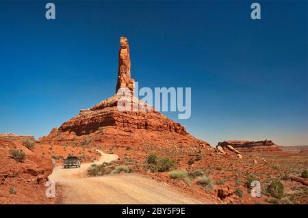 Castle Butte, formazione in arenaria di Cedar Mesa nella Valle degli dei, Bears Ears National Monument, Utah, USA Foto Stock