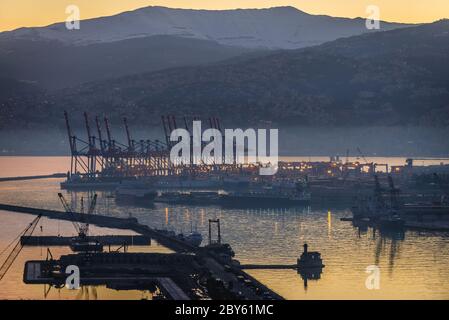 Vista mattutina sul Porto di Beirut nella città di Beirut, Libano Foto Stock