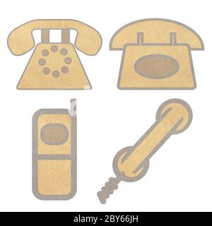 telefono e mail tag carta riciclata bastone artigianale su sfondo bianco Foto Stock