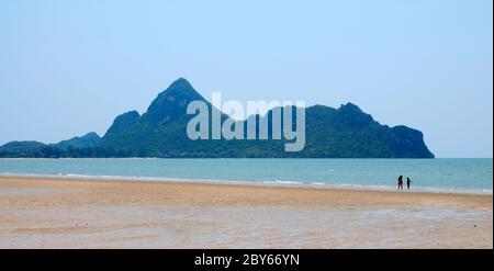 Ao Manao Beach a Prachuap Khiri Khan, Thailandia (in alta dinamica) Foto Stock