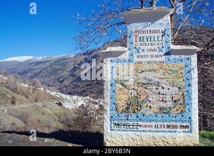 Panoramica. Trevelez, provincia di Granada, Andalusia, Spagna. Foto Stock