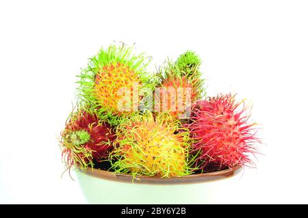 Rambutan frutto isolato su sfondo bianco Foto Stock