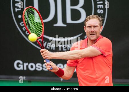 Monaco, Germania. 09 giugno 2020. Tennis, torneo pre-round della serie di tornei DTB German Men's Series al TC Großhesselohe: Bachinger (Dachau) - Simon (Ludwigshafen). Matthias Bachinger (Dachau) in azione. Credit: Attualità dal vivo di Matthias Balk/dpa/Alamy Foto Stock