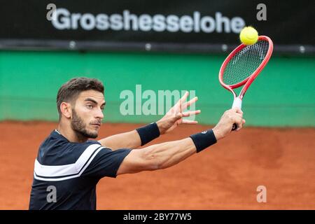 Monaco, Germania. 09 giugno 2020. Tennis, torneo pre-round della serie di tornei DTB German Men's Series al TC Großhesselohe: Bachinger (Dachau) - Simon (Ludwigshafen). Tobias Simon (Ludwigshafen) in azione. Credit: Attualità dal vivo di Matthias Balk/dpa/Alamy Foto Stock