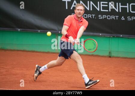 Monaco, Germania. 09 giugno 2020. Tennis, torneo pre-round della serie di tornei DTB German Men's Series al TC Großhesselohe: Bachinger (Dachau) - Simon (Ludwigshafen). Matthias Bachinger (Dachau) in azione. Credit: Attualità dal vivo di Matthias Balk/dpa/Alamy Foto Stock