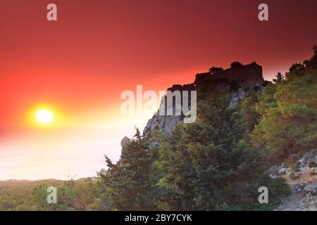 Tramonto sul castello di Monolithos Foto Stock