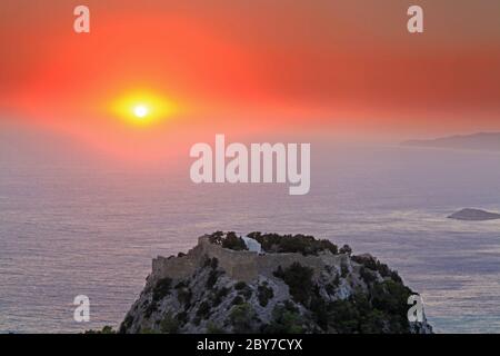 Tramonto sul castello di Monolithos Foto Stock