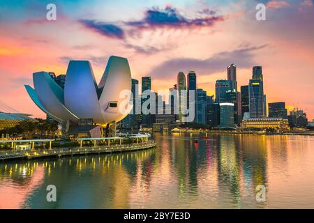 SINGAPORE - 23 GIUGNO 2018: Museo d'Arte e Scienza a Singapore nel giorno d'estate Foto Stock