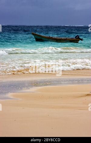 barca a playa paradiso messico Foto Stock