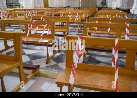 Chiesa cristiana durante la pandemia del coronavirus Covid-19 in Italia Foto Stock