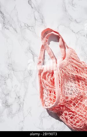 Riutilizzabili in cotone a maglia shopping bag, plastica libera zero rifiuti Nozione Foto Stock