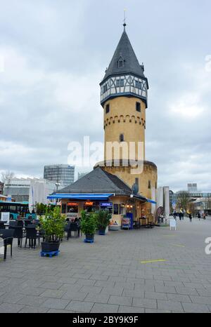 Francoforte sul meno, Germania 03-11-2020 storico Wartturm - torre Bockenheimer Warte Foto Stock