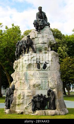 Monumento a Jose Maria de Pereda nei giardini Pereda Santander Cantabria Spagna vista frontale Foto Stock