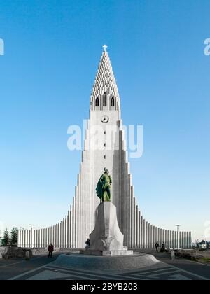 Hallgrimskirkja - Cattedrale luterana bianca a Reykjavik, Islanda. Foto Stock