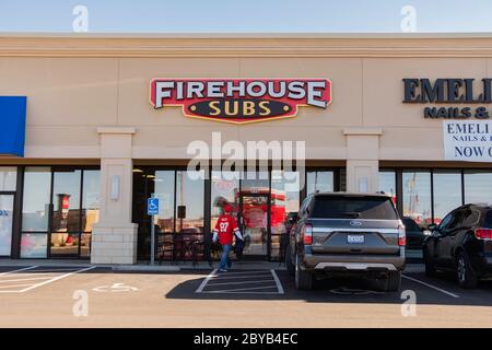 Storefront e ingresso di Firehouse Subs in un centro commerciale con ingresso cliente. Wichita, Kansas, Stati Uniti. Foto Stock