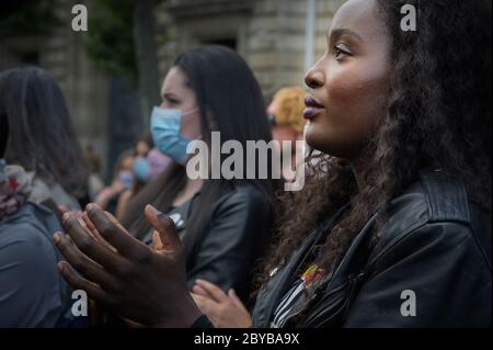 PARIGI, FRANCIA, 09 2020 GIUGNO : protesta contro il razzismo e la violenza nelle forze di polizia, Place de la République, in contemporanea con la sepoltura di George Floyd. Foto Stock