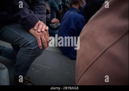 PARIGI, FRANCIA, 09 2020 GIUGNO : protesta contro il razzismo e la violenza nelle forze di polizia, Place de la République, in contemporanea con la sepoltura di George Floyd. Foto Stock