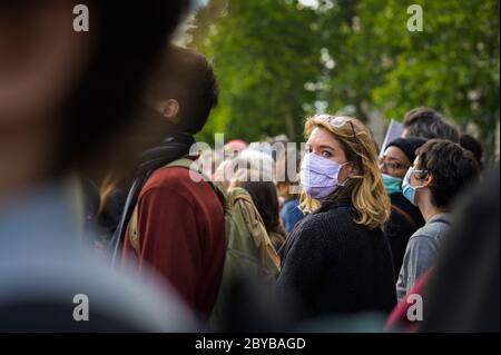 PARIGI, FRANCIA, 09 2020 GIUGNO : protesta contro il razzismo e la violenza nelle forze di polizia, Place de la République, in contemporanea con la sepoltura di George Floyd. Foto Stock