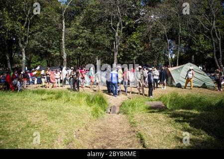 Bogotà, Colombia. 9 Giugno 2020. Circa 500 migranti venezuelani vivevano poche settimane fa in Calle 195 con Autopista Norte nella città di Bogotà a causa della pandemia. Credit: Daniel Garzon Herazo/ZUMA Wire/Alamy Live News Foto Stock