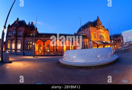 Stazione centrale di Groningen al tramonto Foto Stock