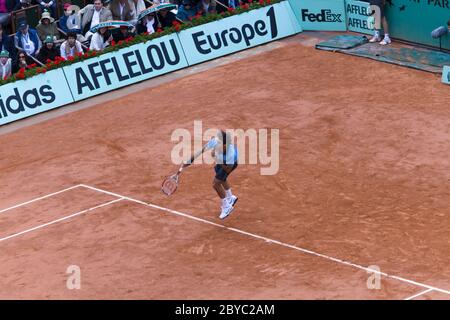 Roger Federer della Svizzera in azione presso l'o francese Foto Stock