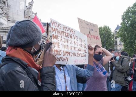 Rally organizzato da SOS racisme in omaggio a George Floyd sulla Place de la République a Parigi, Francia. Foto Stock