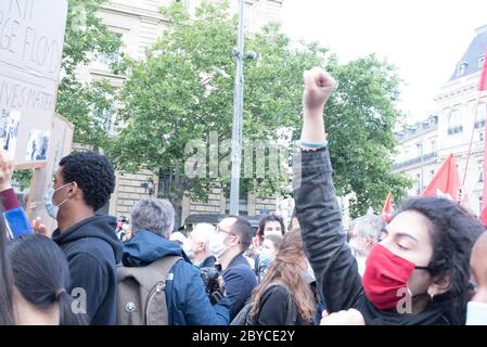 Rally organizzato da SOS racisme in omaggio a George Floyd sulla Place de la République a Parigi, Francia. Foto Stock