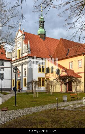 La chiesa sui terreni del Monastero minorita a Cesky Krumlov Foto Stock