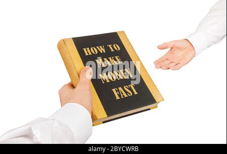 Imprenditore dando un libro usato ad un altro imprenditore Foto Stock