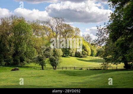 La vista dalla chiesa della Santa Trinità e la circonvallazione, Headington Quarry, Oxford, UK. L'autore di fama mondiale CS Lewis è sepolto nel cimitero della Santa Trinità. Foto Stock