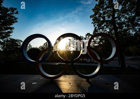 Vista generale, 9 GIUGNO 2020 : gli anelli olimpici sono esposti in Piazza Olimpica di Sport del Giappone vicino allo stadio nazionale a Tokyo, Giappone. Credit: Yohei Osada/AFLO SPORT/Alamy Live News Foto Stock