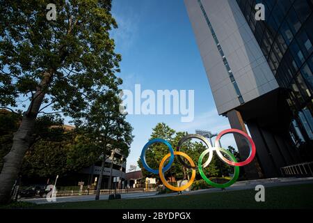 Vista generale, 9 GIUGNO 2020 : gli anelli olimpici sono esposti in Piazza Olimpica di Sport del Giappone vicino allo stadio nazionale a Tokyo, Giappone. Credit: Yohei Osada/AFLO SPORT/Alamy Live News Foto Stock