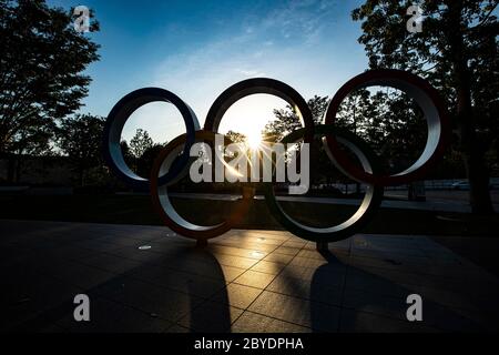 Vista generale, 9 GIUGNO 2020 : gli anelli olimpici sono esposti in Piazza Olimpica di Sport del Giappone vicino allo stadio nazionale a Tokyo, Giappone. Credit: Yohei Osada/AFLO SPORT/Alamy Live News Foto Stock