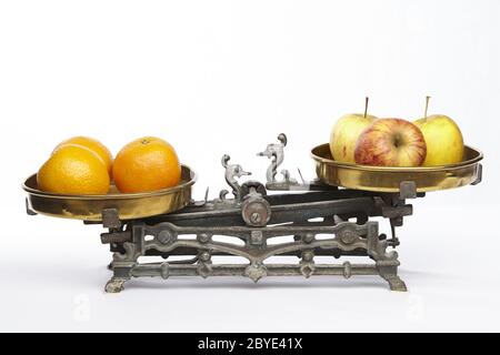 confronta le mele e le arance Foto Stock