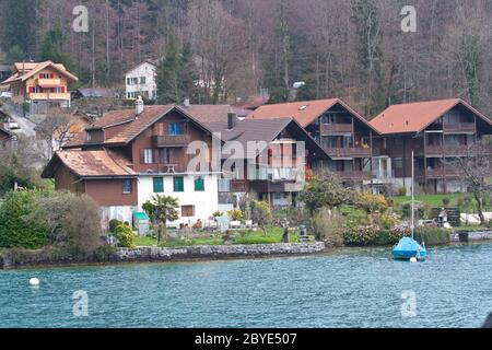 Città vintage paesaggio intorno al lago di Thun, Svizzera Foto Stock