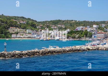Idilliaco paesaggio costiero a Patitiri in Alonnisos, Grecia Foto Stock