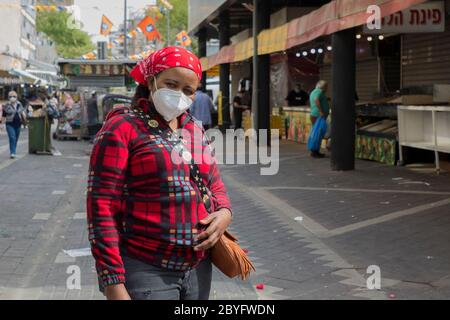 Lo scoppio del COVID-19 ha costretto i governi di tutto il mondo a imporre una quarantena civile. Ne sono scaturite strade vuote e luoghi pubblici Foto Stock