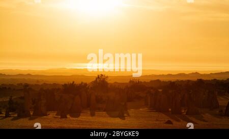 Tramonto e colori dorati nella Duna di Lancelin vicino a Perth nell'Australia Occidentale Foto Stock