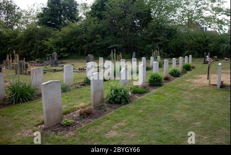 Tombe di guerra nel cimitero di Warwick, Warwickshire, Inghilterra, Regno Unito Foto Stock