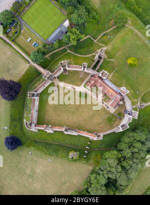 La foto aerea del 9 giugno mostra il Castello di Framlingham a Suffolk, reso famoso dal Castello di ed Sheeran sulla collina e riaprirà il mese prossimo dopo il blocco. Le immagini aeree mostrano il castello di ed Sheeran sulla collina mentre l'attrazione turistica si prepara a riaprire il mese prossimo. I turisti potranno presto prenotare i biglietti per visitare il castello di Framlingham a Suffolk, attualmente chiuso a causa della pandemia del coronavirus. L'attrazione del patrimonio inglese sta introducendo un sistema di biglietteria per limitare il numero di visitatori e aiutare a mantenere i visitatori al sicuro. Il castello del 12 ° secolo è costituito da una tenda Foto Stock