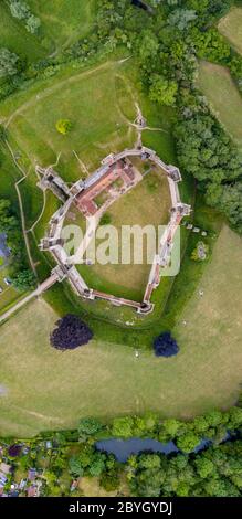 La foto aerea del 9 giugno mostra il Castello di Framlingham a Suffolk, reso famoso dal Castello di ed Sheeran sulla collina e riaprirà il mese prossimo dopo il blocco. Le immagini aeree mostrano il castello di ed Sheeran sulla collina mentre l'attrazione turistica si prepara a riaprire il mese prossimo. I turisti potranno presto prenotare i biglietti per visitare il castello di Framlingham a Suffolk, attualmente chiuso a causa della pandemia del coronavirus. L'attrazione del patrimonio inglese sta introducendo un sistema di biglietteria per limitare il numero di visitatori e aiutare a mantenere i visitatori al sicuro. Il castello del 12 ° secolo è costituito da una tenda Foto Stock