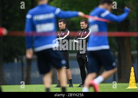 Karlsruhe, Germania. 10 giugno 2020. Allenatore Christian Eichner (KSC) e coach Zlatan Bajramovic (KSC)/r. GES/Football/2° Bundesliga: Allenamento di Karlsruher SC, 10.06.2020 Calcio: 2° Lega: Allenamento di Karlsruher SC, 10 giugno 2020 | utilizzo in tutto il mondo Credit: dpa/Alamy Live News Foto Stock