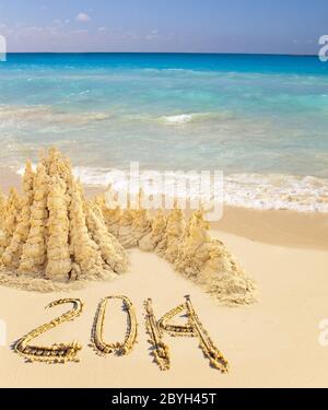 2014 Scritta sulla sabbia vicino al mare. Foto Stock