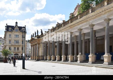 Karlovy Vary (città termale), Repubblica Ceca, senza la solita folla di turisti si vede il 27 maggio 2020. (Foto CTK/Petr Svancara) Foto Stock