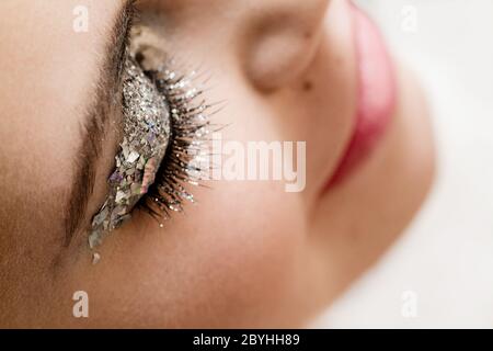 Close-up ritratto di belle giovani caucasici donna Foto Stock