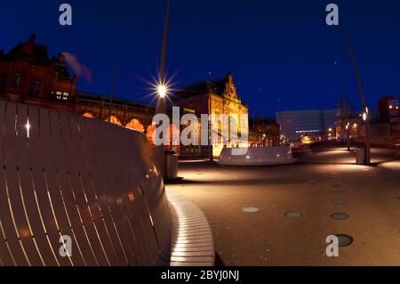 Stazione centrale di Groningen di notte Foto Stock