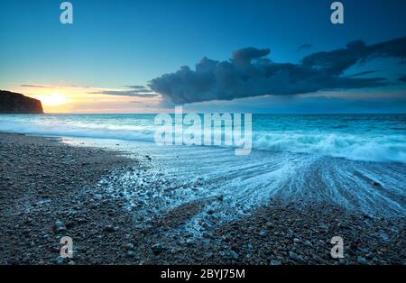 Tramonto sulla spiaggia dell'oceano Atlantico Foto Stock