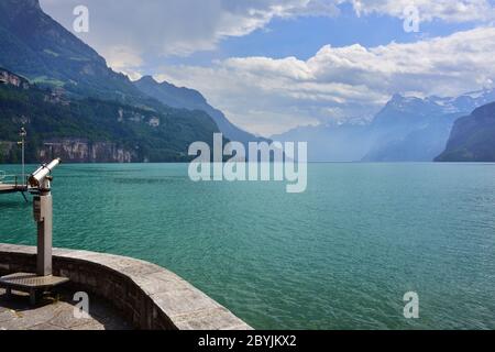 Splendida vista sul lago Luzern vicina città di Vitznau. Svizzera Foto Stock