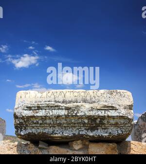 frammento di antiche rovine con scritte Foto Stock